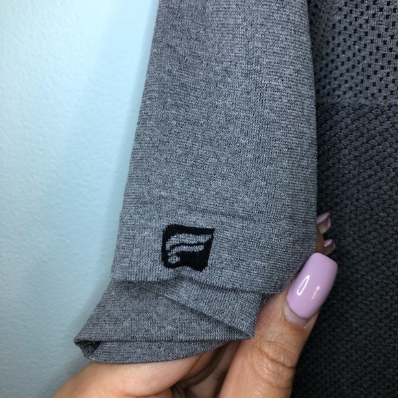 Fabletics Gray Seamless Short Sleeve Athletic Top Size Large - Picture 5 of 8